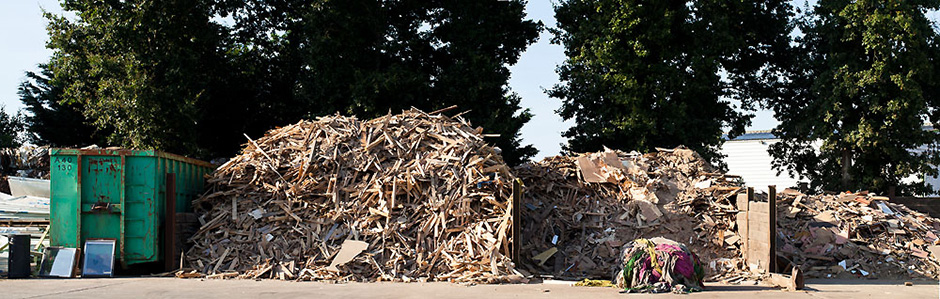 Bois trié et pré-broyé à la grue