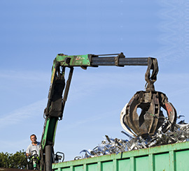 Camion grue au travail