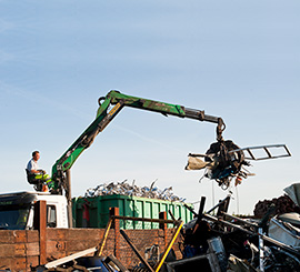 Camion grue au travail